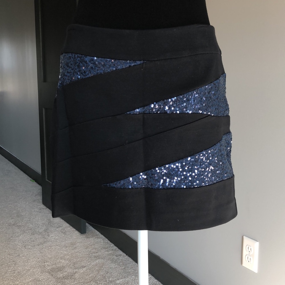 Express sequin mini skirt - Picture 2 of 5